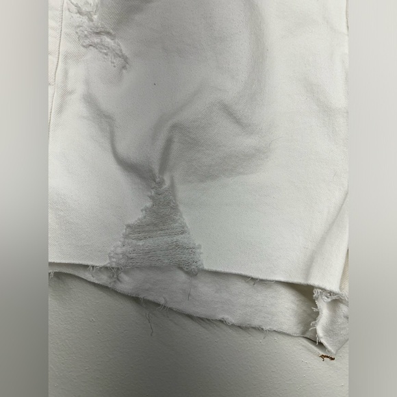 Good American High Rise 5-Pocket Style Distressed 90's Shorts NWT White 14/32‎ - Picture 5 of 16